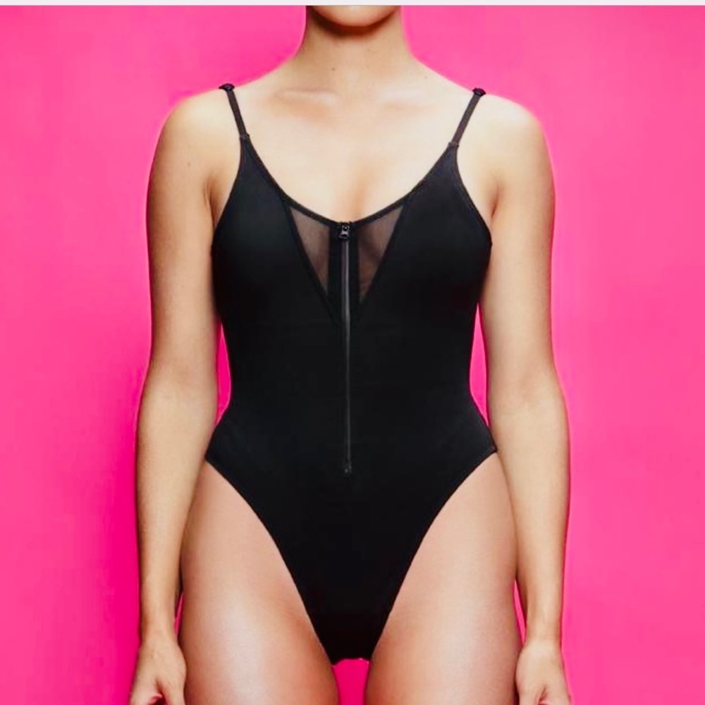 TA3 Zippy High Cut Black Sculpting Swimsuit M
